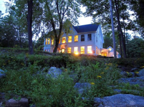 Spacious Home on Bear Camp River in Tamworth!